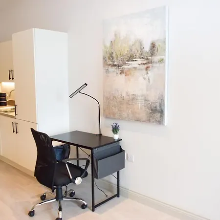 Stylish Free Parking Апартаменти *