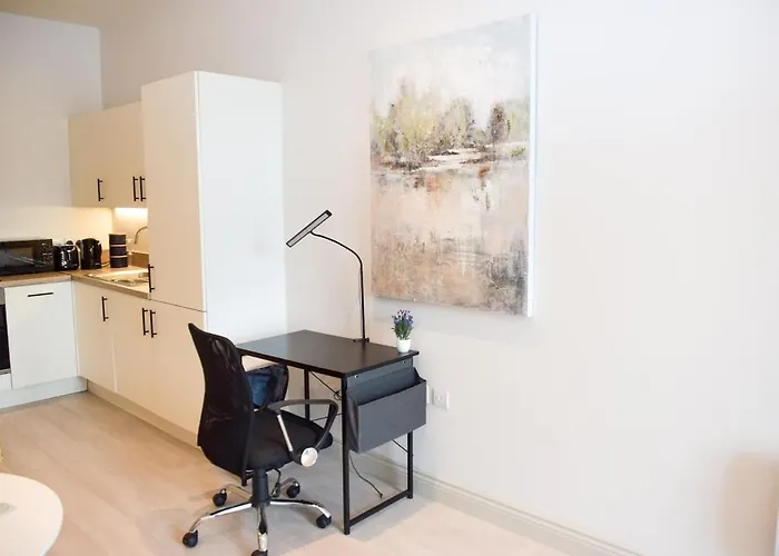 Stylish Free Parking Апартаменти *